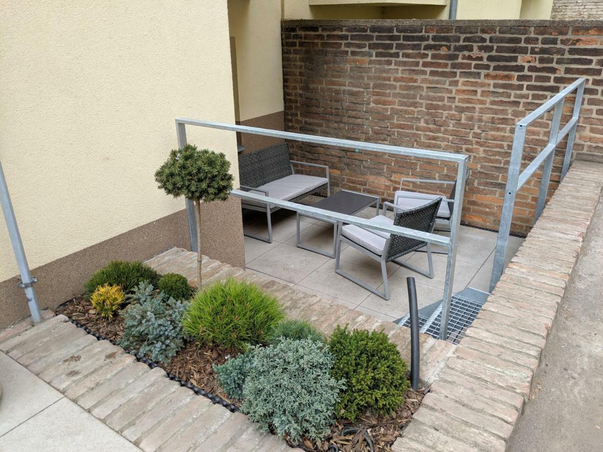 Ap 1 - Apartments 4U Brezinova "Overnight Simply" Χράντεκ Κράλοβε Εξωτερικό φωτογραφία
