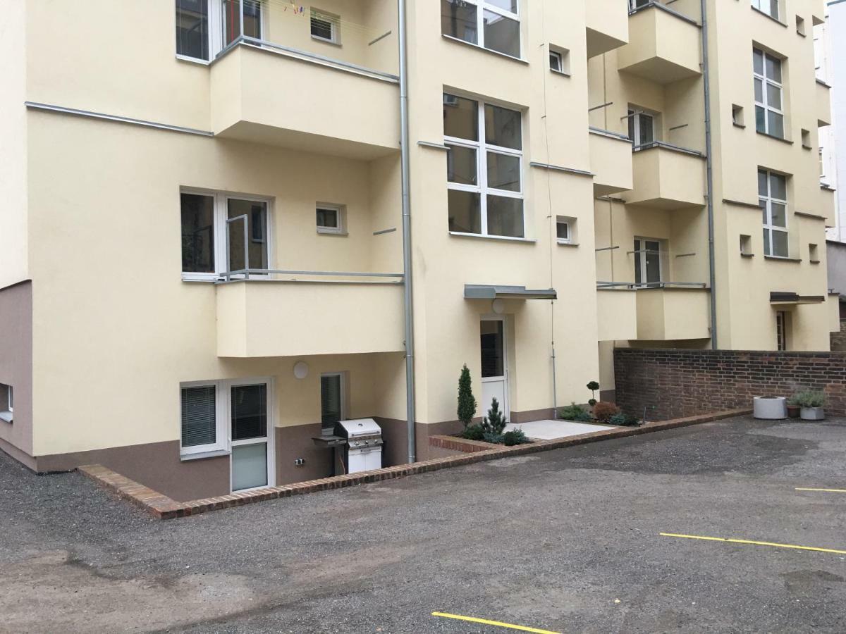 Ap 1 - Apartments 4U Brezinova "Overnight Simply" Χράντεκ Κράλοβε Εξωτερικό φωτογραφία